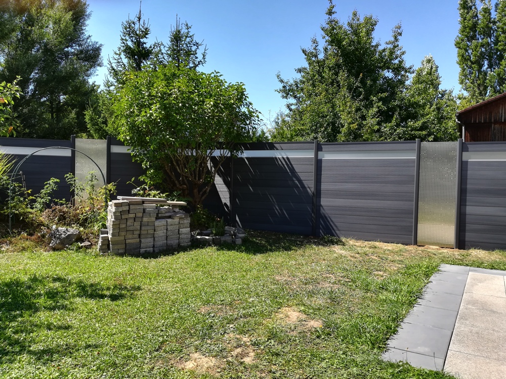 Wpc Sichtschutzzaun Platinum Grau Milchglas Edelstahldesigngitter 03 Wpc Sichtschutzzaun Platinum Grau Milchglas Edelstahldesigngitter 03