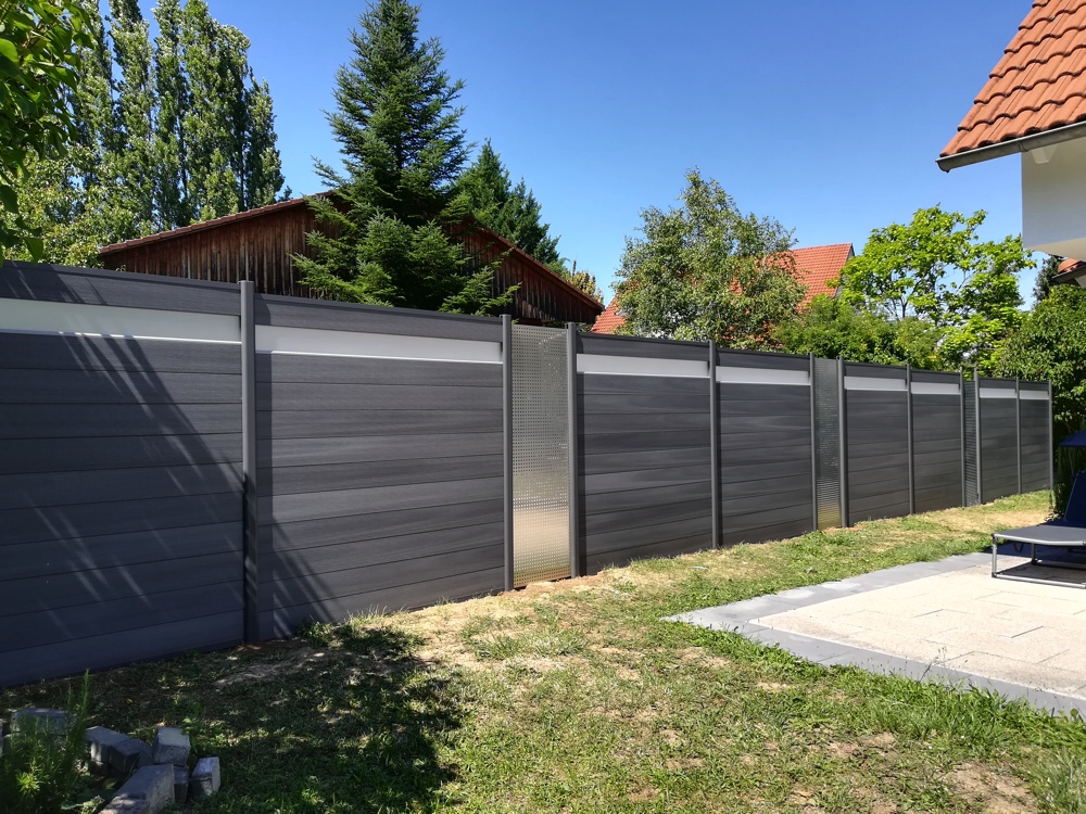 Wpc Sichtschutzzaun Platinum Grau Milchglas Edelstahldesigngitter 04 Wpc Sichtschutzzaun Platinum Grau Milchglas Edelstahldesigngitter 04